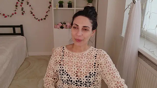 LovelyBeatrice online show from May 26, 10:44 am