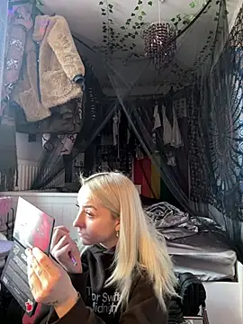 bambibabyy online show from February 14, 1:30 pm