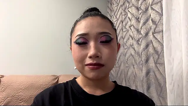 Snapshot of SweetMiaXO chatting on March 21, 11:04 am SweetMiaXO online show from March 21, 11:04 am