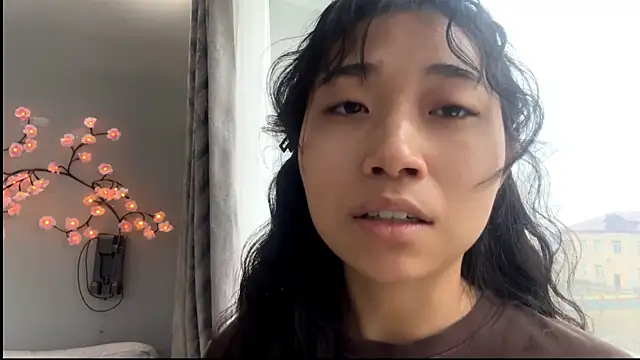 Snapshot of SweetMiaXO chatting on April 21, 1:42 am SweetMiaXO online show from April 21, 1:42 am