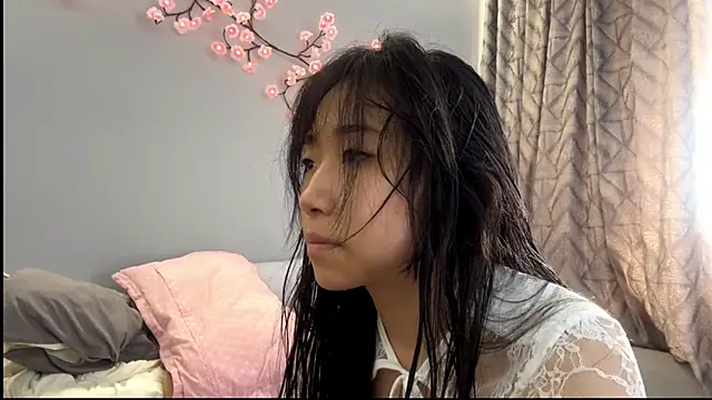 Snapshot of SweetMiaXO chatting on April 24, 1:30 am SweetMiaXO online show from April 24, 1:30 am