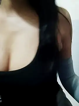 Snapshot of AngelTrisa chatting on February 5, 10:47 pm AngelTrisa online show from February 5, 10:47 pm