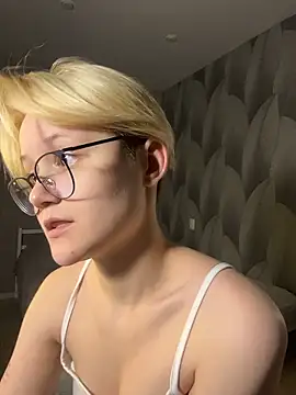 LuunaDorean online show from January 18, 11:52 pm