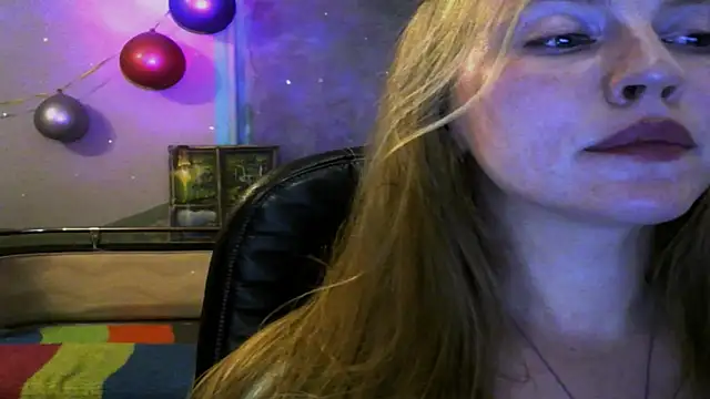 Snapshot of Space_Girls_699 chatting on June 6, 4:23 pm Space Girls 699 online show from June 6, 4:23 pm