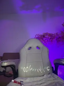 Snapshot of Doll_Luna_ chatting on April 30, 8:15 pm Doll Luna online show from April 30, 8:15 pm