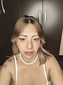 Snapshot of BellaDonna_16 chatting on June 10, 1:28 am BellaDonna 16 online show from June 10, 1:28 am
