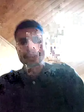 Snapshot of Tiagoow01 chatting on May 18, 11:32 pm Tiagoow01 online show from May 18, 11:32 pm