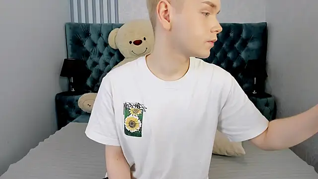 Snapshot of Je_Salvatore chatting on March 4, 7:36 am Je Salvatore online show from March 4, 7:36 am