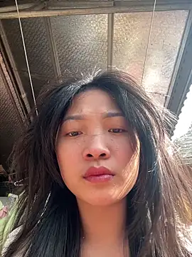 Lyn-be99 online show from April 6, 1:36 am