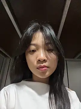 Snapshot of Lyn-be99 chatting on April 23, 1:29 am Lyn-be99 online show from April 23, 1:29 am