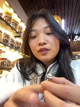 Snapshot of Lyn-be99 chatting on April 23, 2:41 pm Lyn-be99 online show from April 23, 2:41 pm