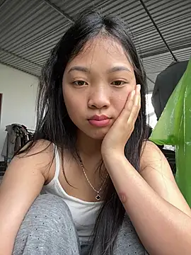 Snapshot of Lyn-be99 chatting on May 10, 5:01 am Lyn-be99 online show from May 10, 5:01 am