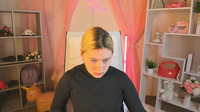 CelestineMauriac online show from April 17, 6:33 pm