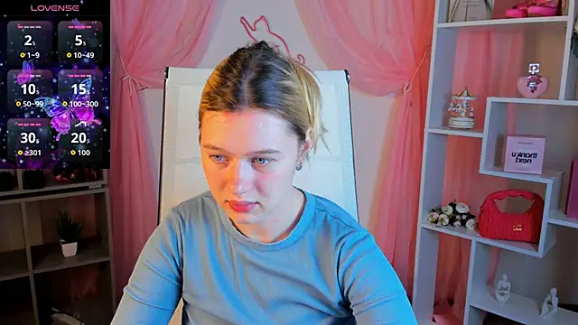 Snapshot of CelestineMauriac chatting on June 8, 7:36 pm CelestineMauriac online show from June 8, 7:36 pm