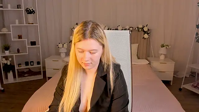 Snapshot of CelestineMauriac chatting on June 11, 7:34 pm CelestineMauriac online show from June 11, 7:34 pm