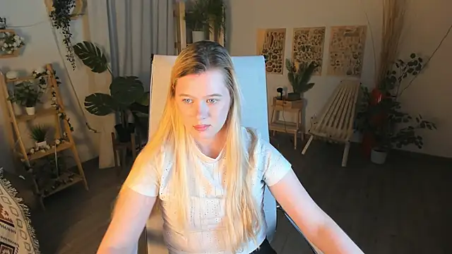 Snapshot of CelestineMauriac chatting on June 16, 6:54 pm CelestineMauriac online show from June 16, 6:54 pm