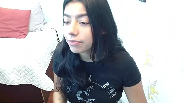 Snapshot of Laia_white chatting on March 3, 12:00 pm Laia white online show from March 3, 12:00 pm