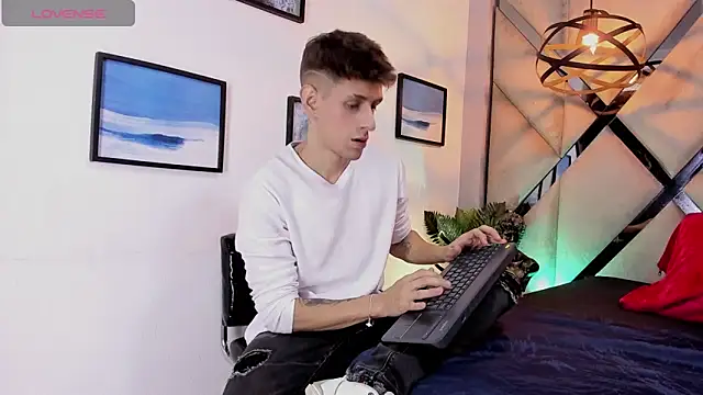 Snapshot of Jasper__jones chatting on February 11, 1:49 pm Jasper jones online show from February 11, 1:49 pm