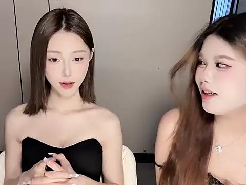 Snapshot of yu-33 chatting on April 9, 9:47 am yu-33 online show from April 9, 9:47 am