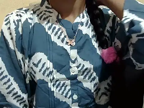 Snapshot of Khushi_v chatting on February 5, 2:22 pm Khushi v online show from February 5, 2:22 pm