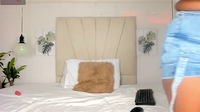 Ashley Ebony   online show from February 4, 12:55 pm