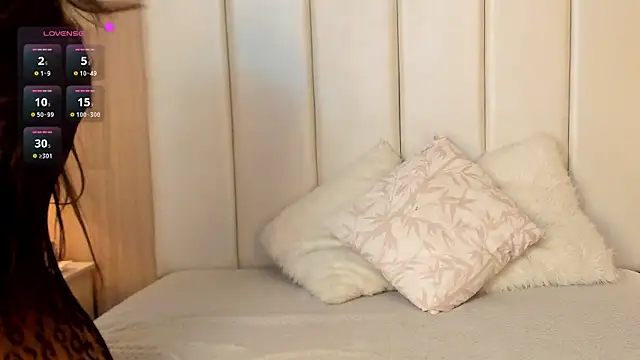 Leah McCartney online show from February 26, 12:26 pm