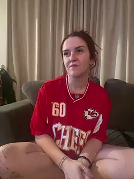 Snapshot of PoppySlut6999 chatting on February 15, 9:33 pm PoppySlut6999 online show from February 15, 9:33 pm