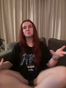 Snapshot of PoppySlut6999 chatting on February 20, 9:48 pm PoppySlut6999 online show from February 20, 9:48 pm