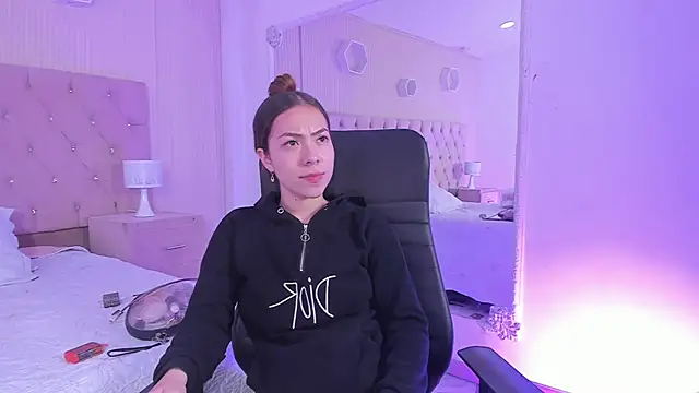 Snapshot of lizzyrossie chatting on February 6, 2:09 pm lizzyrossie online show from February 6, 2:09 pm