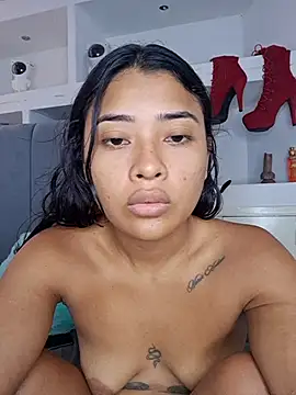 Snapshot of Layla_em chatting on February 15, 2:36 pm Layla em online show from February 15, 2:36 pm