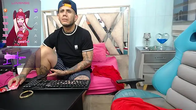 Snapshot of allison_max_tattoo chatting on February 13, 1:34 am allison max tattoo online show from February 13, 1:34 am