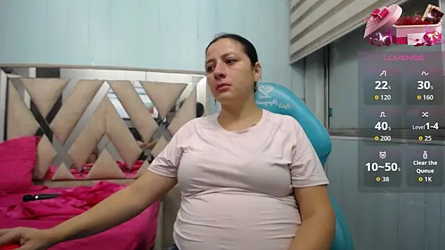 Snapshot of allison_max_tattoo chatting on February 16, 12:40 am allison max tattoo online show from February 16, 12:40 am