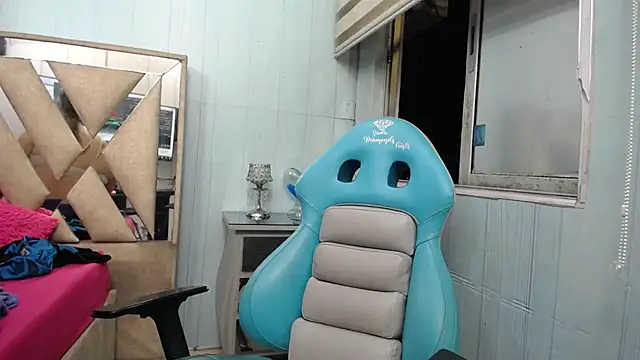 Snapshot of allison_max_tattoo chatting on February 23, 1:25 am allison max tattoo online show from February 23, 1:25 am