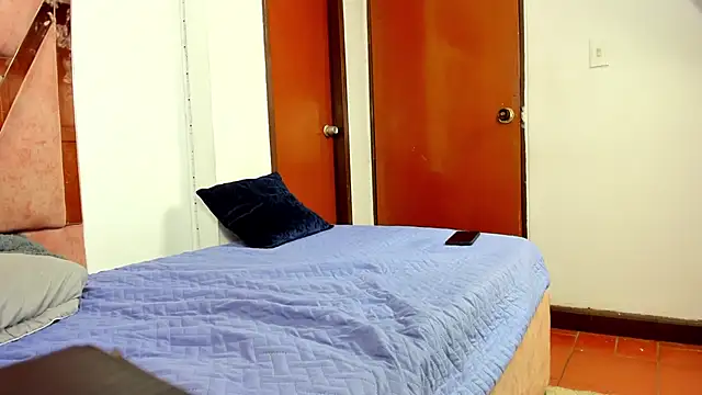 Snapshot of friend_zone1 chatting on February 19, 5:14 am friend zone1 online show from February 19, 5:14 am