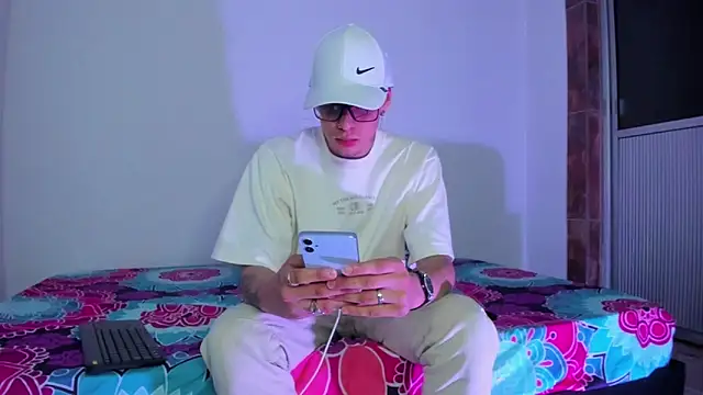 Snapshot of Vlad__night chatting on February 3, 11:48 am Vlad night online show from February 3, 11:48 am