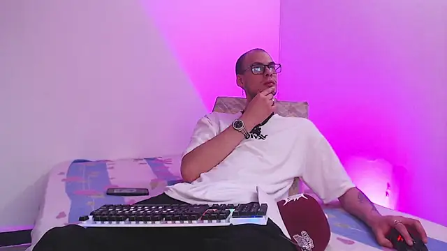 Snapshot of Vlad__night chatting on February 10, 11:58 am Vlad night online show from February 10, 11:58 am