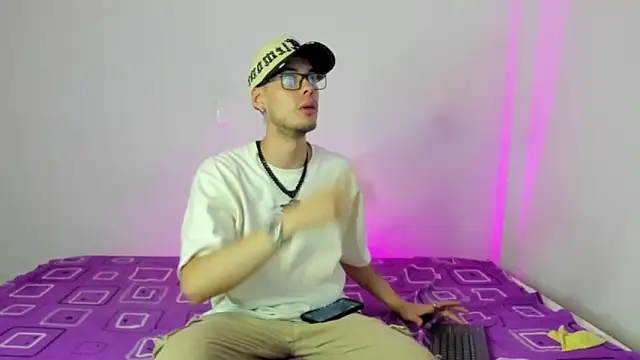 Snapshot of Vlad__night chatting on February 12, 12:11 pm Vlad night online show from February 12, 12:11 pm