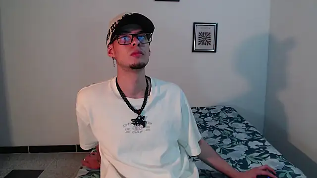 Snapshot of Vlad__night chatting on February 25, 3:49 am Vlad night online show from February 25, 3:49 am