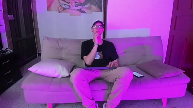 Snapshot of Vlad__night chatting on February 27, 3:28 am Vlad night online show from February 27, 3:28 am