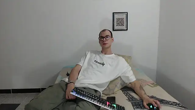 Snapshot of Vlad__night chatting on February 28, 3:51 am Vlad night online show from February 28, 3:51 am