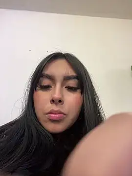 Snapshot of scarlett_pinkk1 chatting on February 25, 3:27 am scarlett pinkk1 online show from February 25, 3:27 am