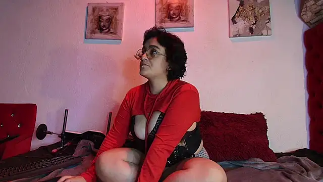 Snapshot of LillithSinclair_nom chatting on February 20, 2:52 am LillithSinclair nom online show from February 20, 2:52 am