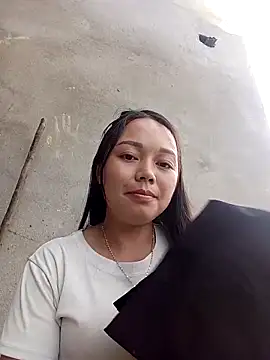 Snapshot of Rose-222 chatting on February 28, 9:10 am Rose-222 online show from February 28, 9:10 am