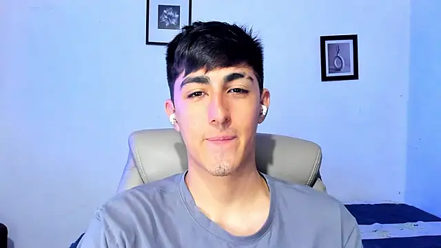 Snapshot of babyted272 chatting on February 5, 6:51 am babyted272 online show from February 5, 6:51 am