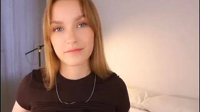 Snapshot of HellenSpelly chatting on February 22, 10:19 pm HellenSpelly online show from February 22, 10:19 pm