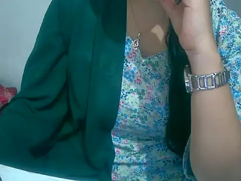 Snapshot of Cute_Aliyaa chatting on February 28, 7:53 am Cute Aliyaa online show from February 28, 7:53 am