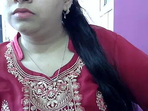 Cute Aliyaa online show from April 17, 9:45 am