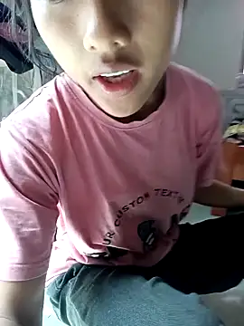 Snapshot of Hoa-tuylip chatting on May 6, 7:13 am Hoa-tuylip online show from May 6, 7:13 am