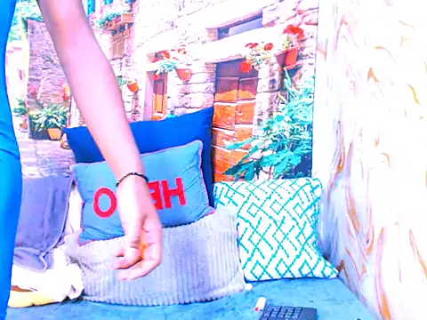 Snapshot of spicybarbie chatting on February 17, 6:03 pm spicybarbie online show from February 17, 6:03 pm