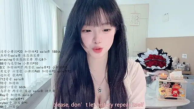 LovelyXiaoYi online show from May 14, 1:45 am
